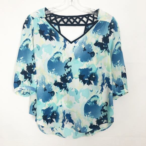 iZ Byer Floral 3/4 Sleeve V-Neck Top Size XS - Picture 1 of 11